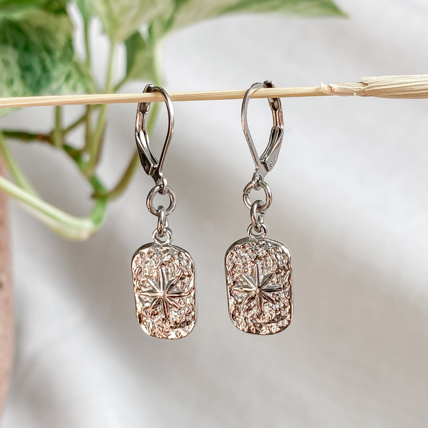 Boucles d’oreilles argentées Estrella en acier inoxydable – bijou artisanal fait main au Québec