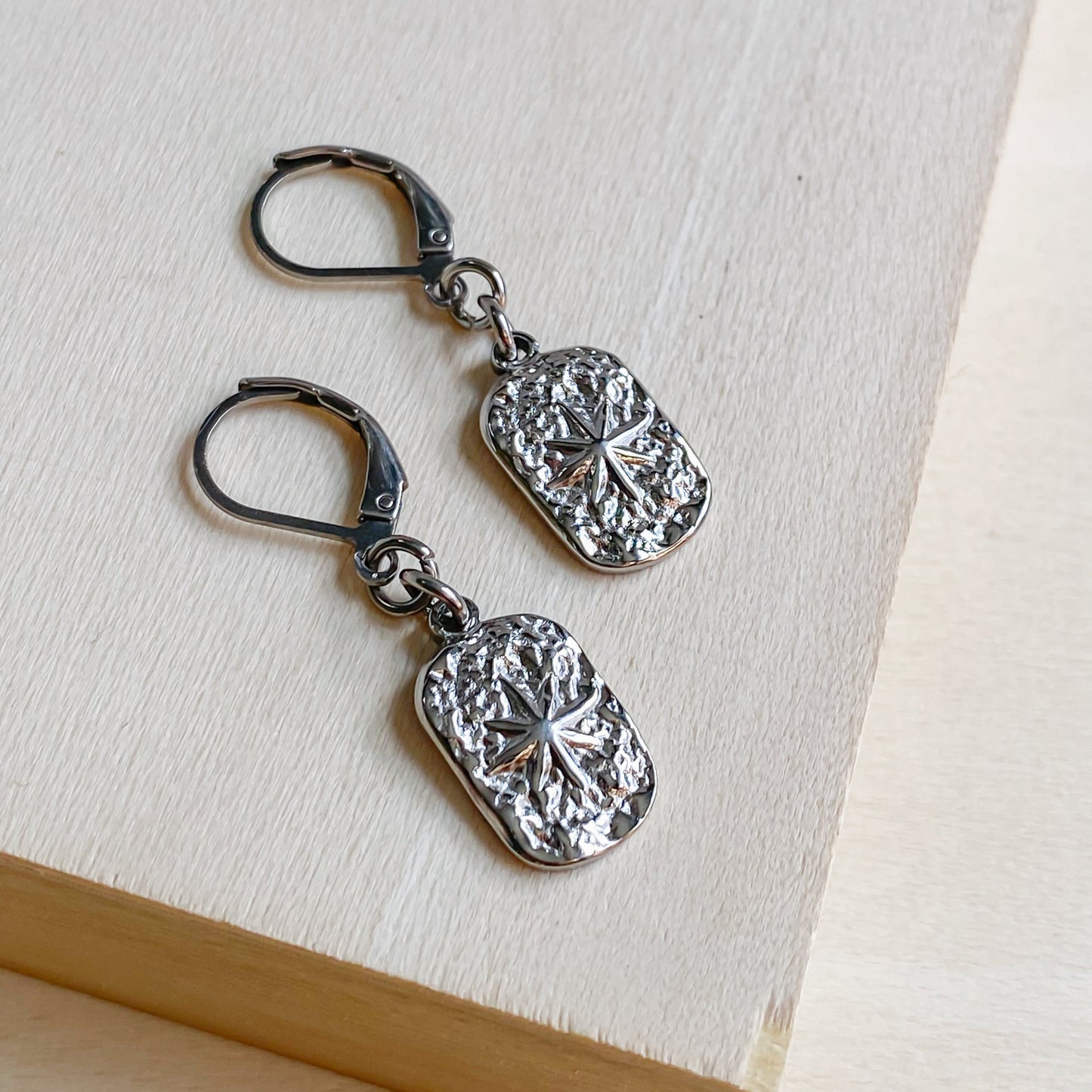 Boucles d’oreilles Estrella en acier inoxydable argenté – création artisanale et minimaliste