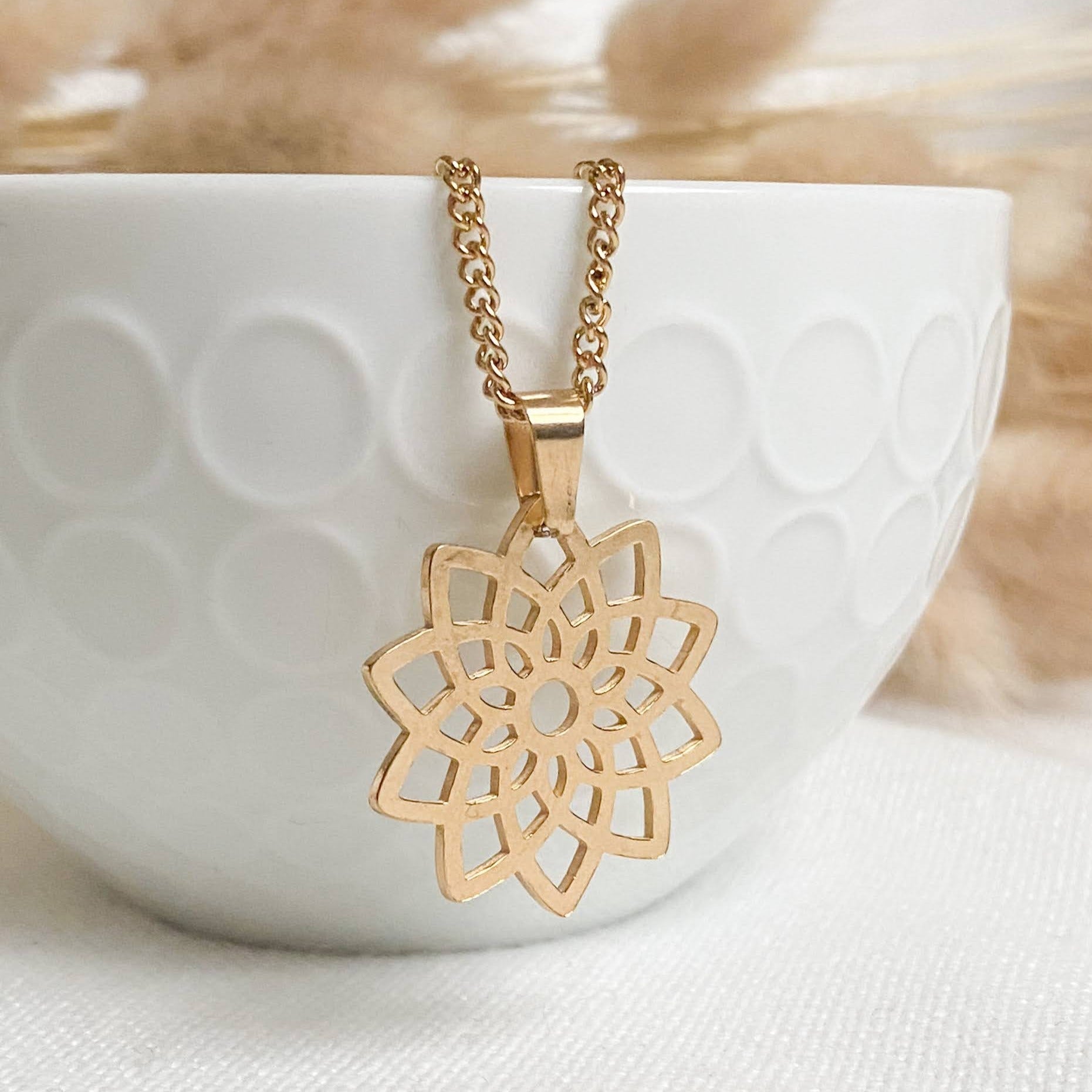 LOTUS necklace - Gold stainless steel – Lunaki Design