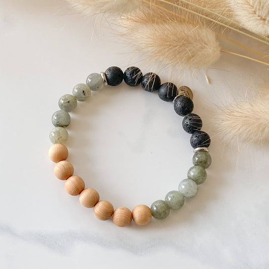 AILIS | Bracelet en labradorite, pierres de lave noire, bois de cèdre et acier inoxydable - Lunaki Design