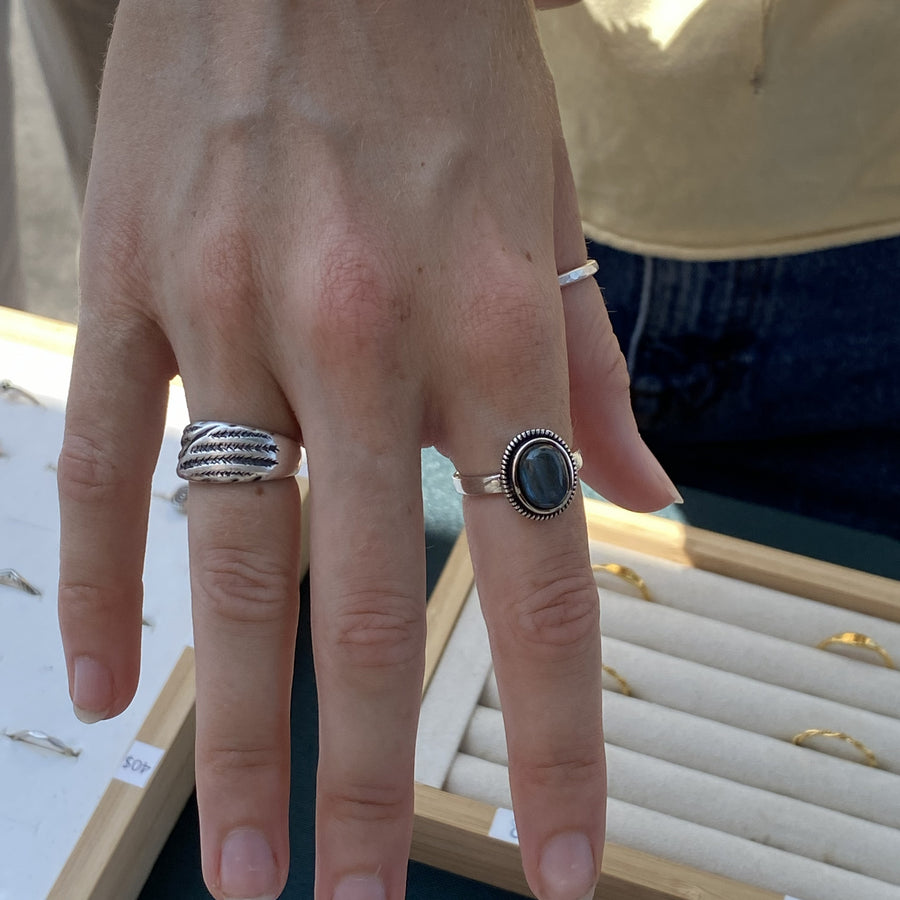 Photo cliente portant Bague en argent sterling 925 et Labradorite | MORGANE