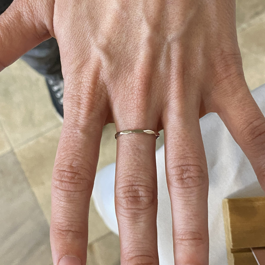 Photo cliente portant ONDE Ring - 925 Sterling Silver