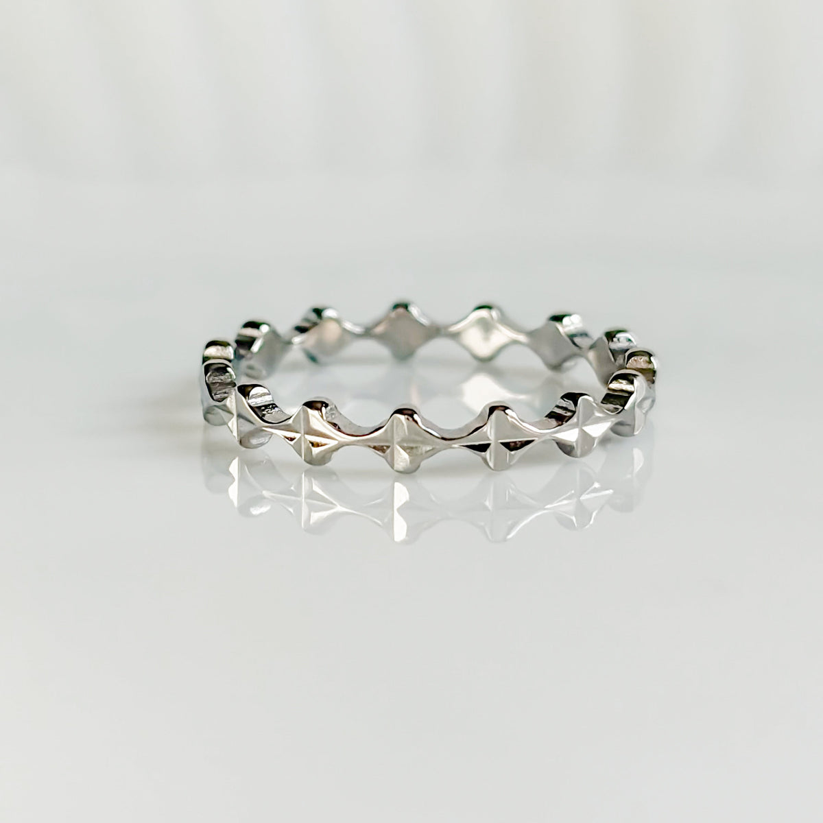Bague Arabesque argentée en acier inoxydable à motif géométrique