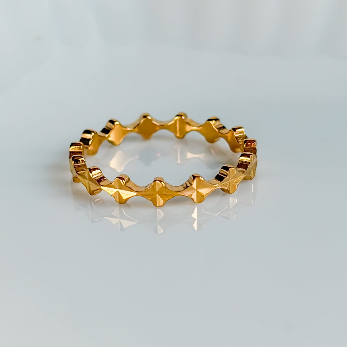Bague Arabesque dorée vue du dessus