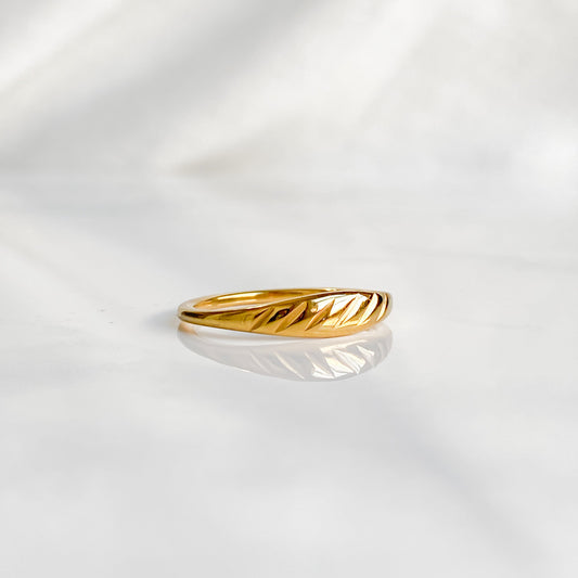 Bague Cérès en acier inoxydable plaqué or 18K, design fin et minimaliste