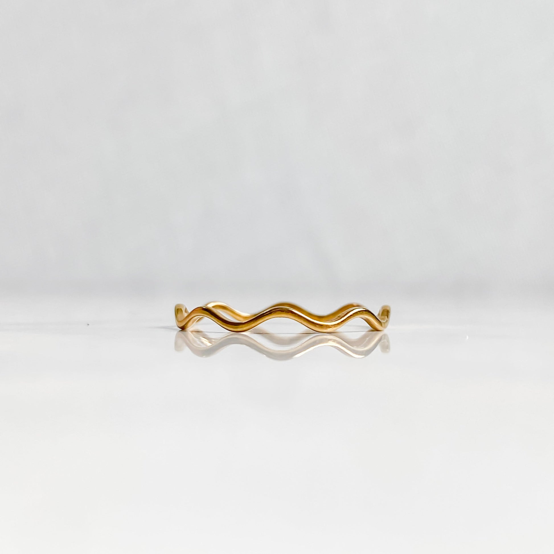 Bague ondulée dorée Naïa en acier inoxydable plaqué or 18K