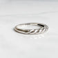 Gros plan sur la bague Sylva en argent sterling 925, détail du poinçon S925 intérieur.