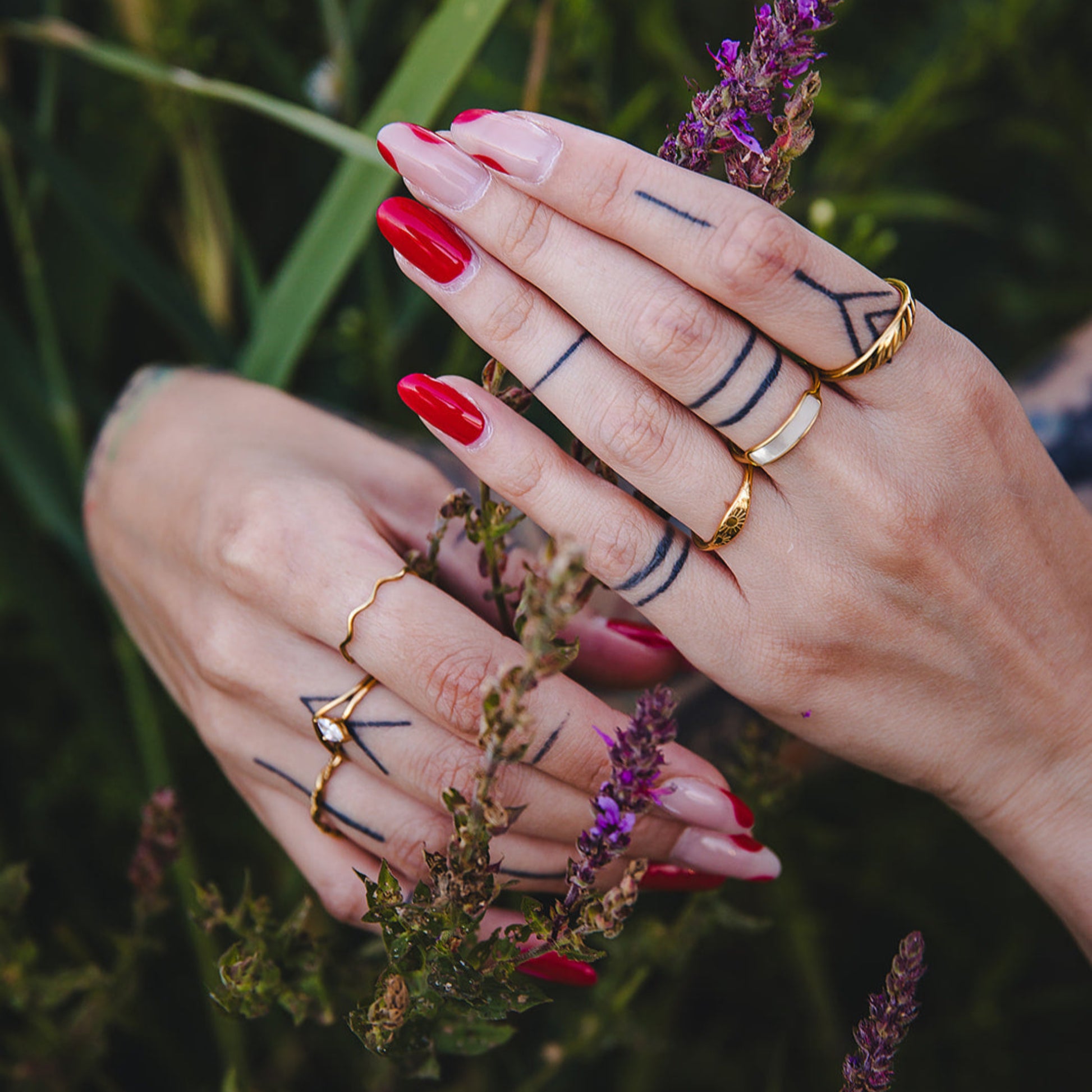 Bagues dorées empilées pour femme, style stacking avec fleurs sauvages