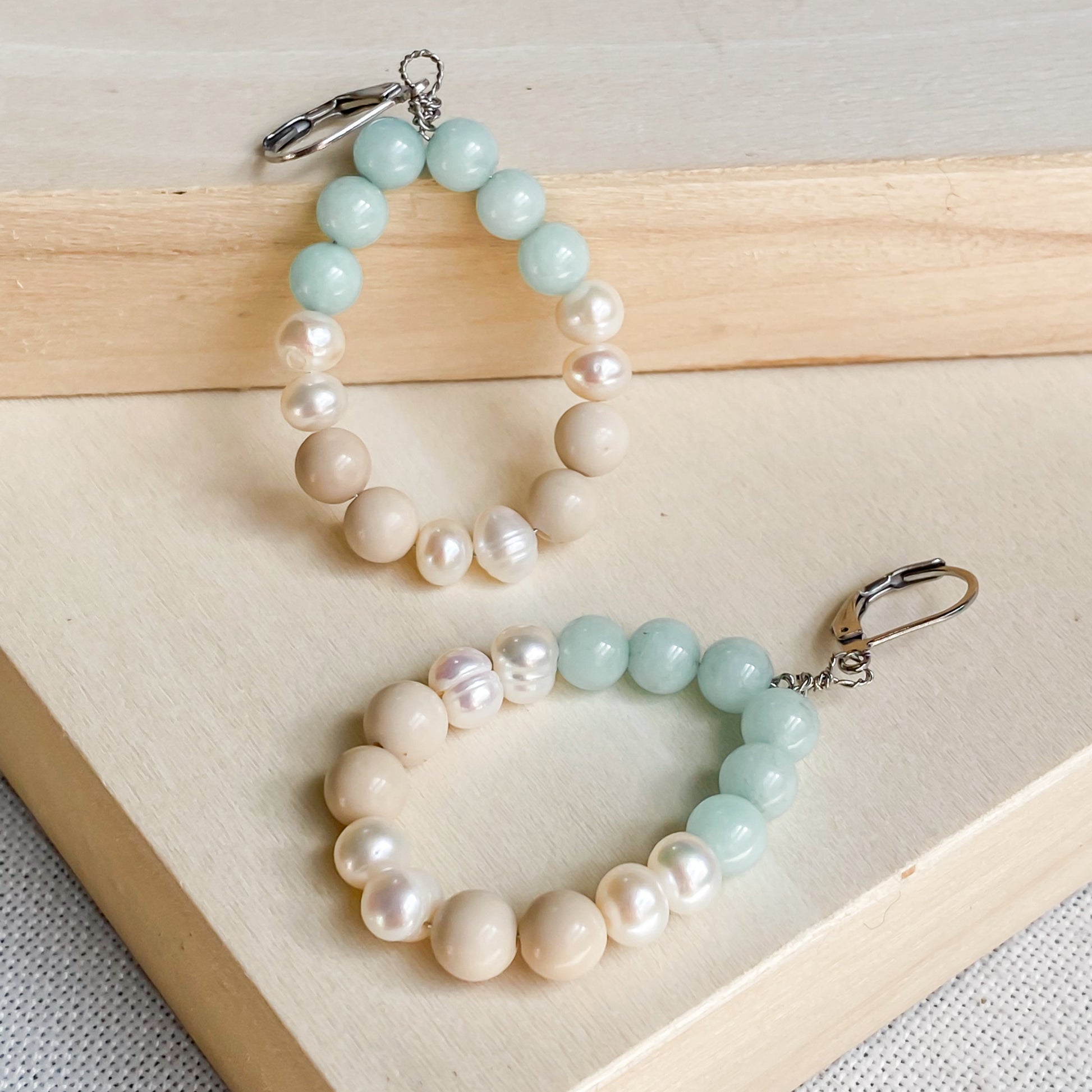 Boucles d’oreilles en amazonite et perles d’eau douce Calanques – bijou bohème chic fait main à Montréal