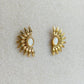 Boucles d’oreilles Halo dorées à motif solaire et effet nacré