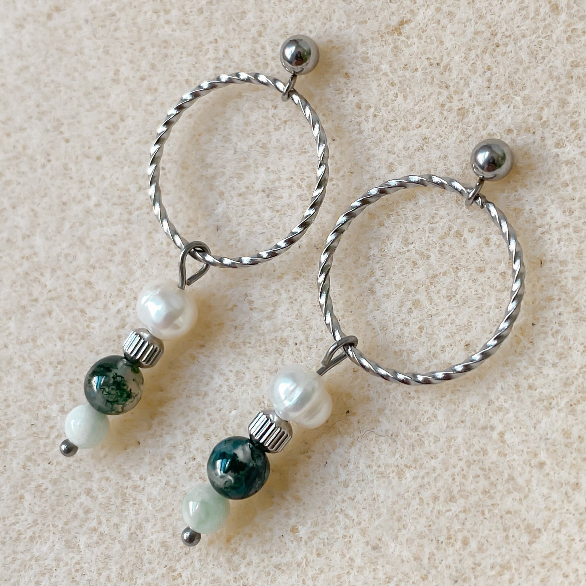 Boucles d’oreilles pendantes Chloris de la collection Jardin Secret, design bohème et naturel.