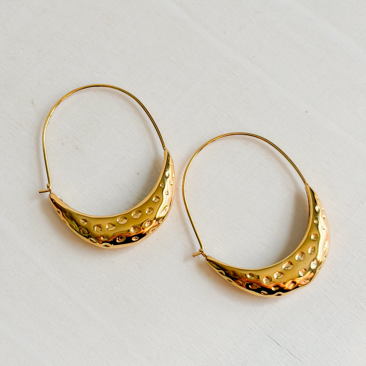 Boucles d’oreilles Souk dorées avec détails martelés