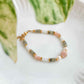 Bracelet Hécate en pierres naturelles de la collection Jardin Secret, présenté sur une assiette blanche.