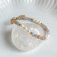 Bracelet Nérida en perles d’eau douce et pierres naturelles présenté en détail.