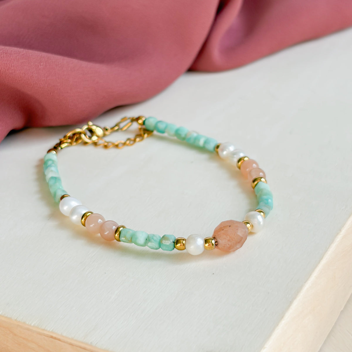 Bracelet Riad en amazonite, pierre de soleil et perles d’eau douce