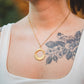 Collier Escale doré à pendentif rond porté