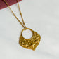 Collier Fanous doré avec pendentif texturé aux motifs étoilés