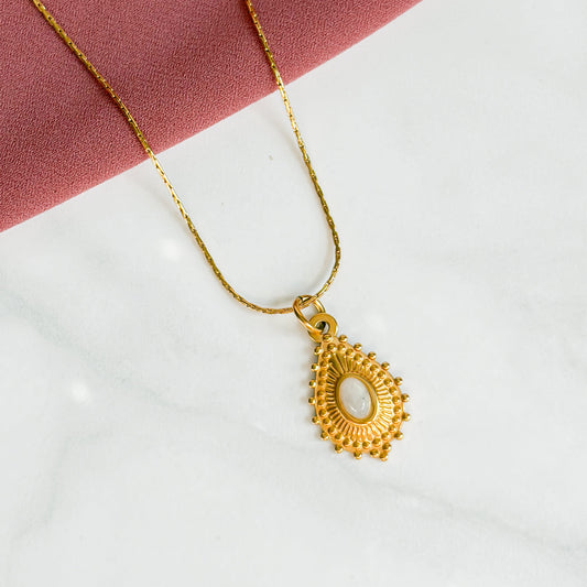 Collier Noor doré avec pendentif en labradorite