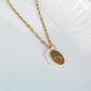Detail du pendentif fleur de lotus dore et nacre du collier Thetis