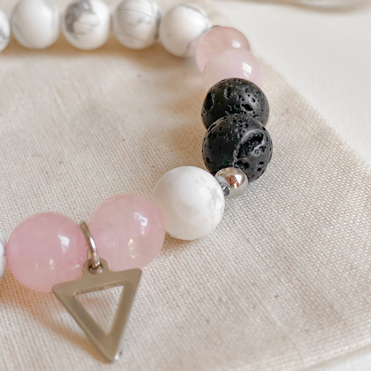 Bracelet quartz rose et pierre de lave perles de 6mm | Cœur de Pierres